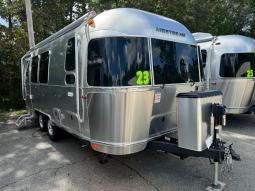 New 2025 Airstream RV Flying Cloud 23FB Twin With Solar and Lithium Package Photo
