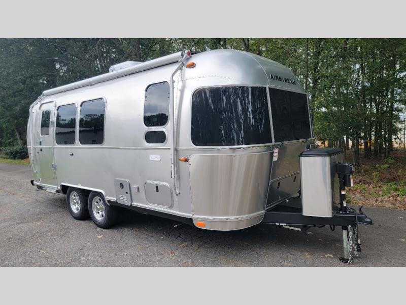 New 2024 Airstream RV Flying Cloud 25FB Twin Hatch Travel Trailer at ...