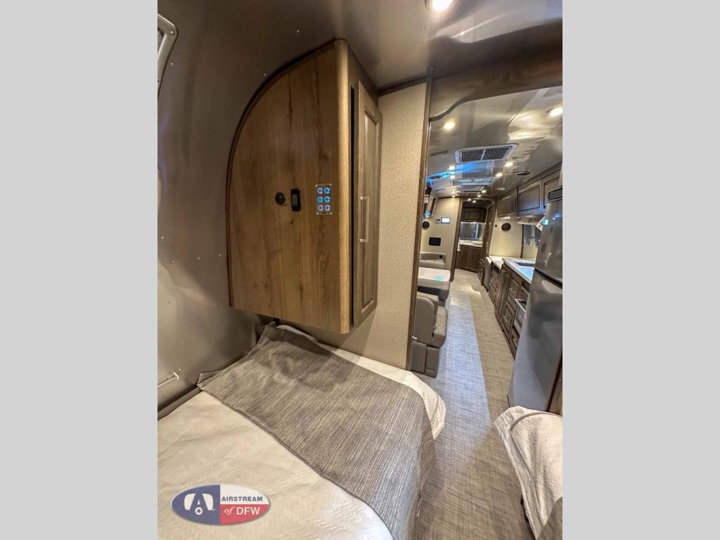 New 2024 Airstream RV Classic 33FB Twin Travel Trailer at Airstream DFW ...