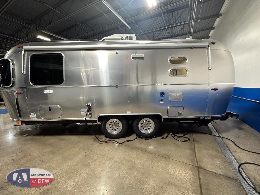 New 2024 Airstream RV Flying Cloud 23FB Twin Travel Trailer at