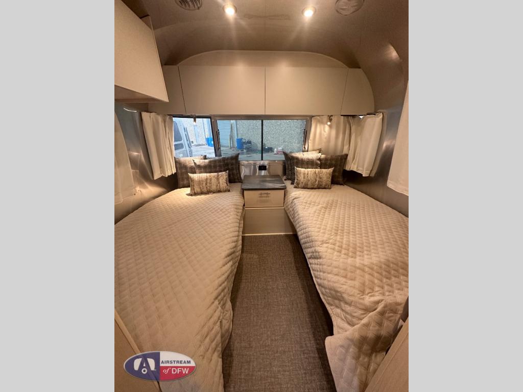 New 2024 Airstream RV Flying Cloud 25FB Twin Travel Trailer at
