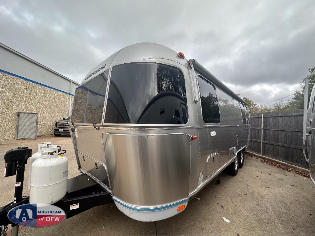 New 2024 Airstream RV Flying Cloud 25FB Twin Travel Trailer at