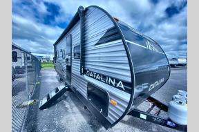 New 2025 Coachmen RV Catalina Summit Series 8 221EPIC Photo