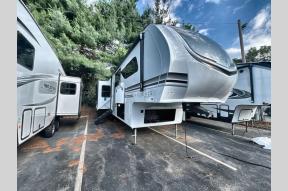 New 2025 Grand Design Influence 3203GK Photo