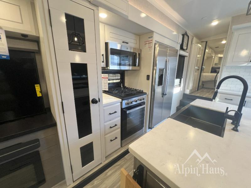 New 2024 Jayco Pinnacle 36SSWS Fifth Wheel at Alpin Haus Middletown, NY 55987