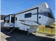 New 2025 Palomino Columbus 376DS image