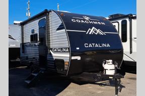 New 2025 Coachmen RV Catalina Summit Series 7 164BHX Photo