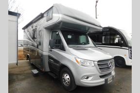 New 2025 Dynamax isata 3 24FW Photo