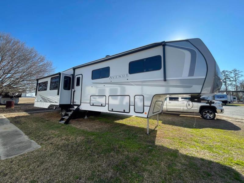 New 2024 Alliance RV Avenue 37MBR Fifth Wheel at A & L RV Sales