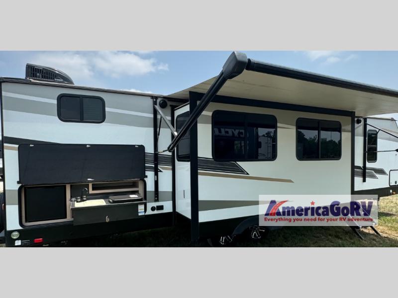 Used 2021 Cruiser Radiance Ultra Lite 32BH Travel Trailer at ...