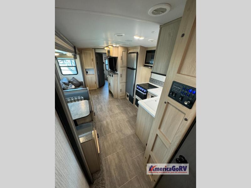 Used 2021 Cruiser Radiance Ultra Lite 32BH Travel Trailer at ...