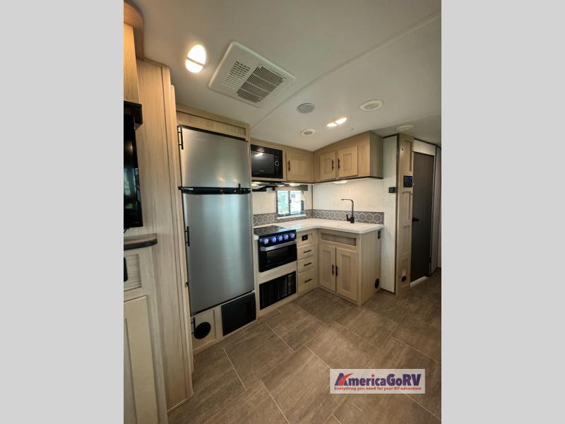 Used 2021 Cruiser Radiance Ultra Lite 32BH Travel Trailer at ...