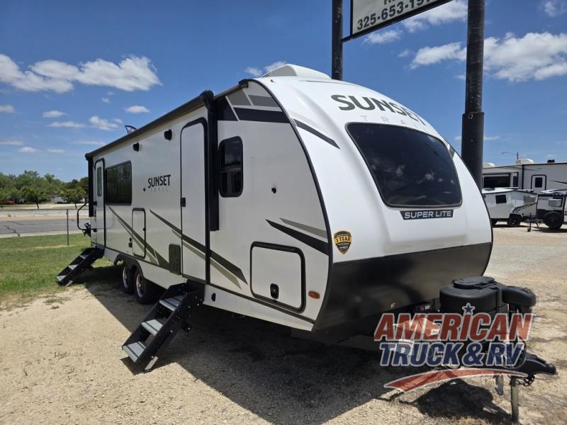 トレーラーズフロムヘル SIX NEW XTREME XR1055 TELEHANDLERS FOR EMPIRE ROOFING | xmfg.com