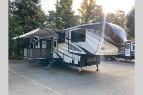 Used 2019 Heartland Cyclone 4200 Photo