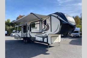 Used 2015 Keystone RV Alpine 3720FB Photo