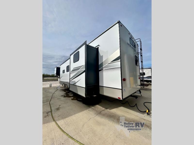 New 2024 Keystone RV Sprinter Limited 3900DBL Fifth Wheel at Bailey