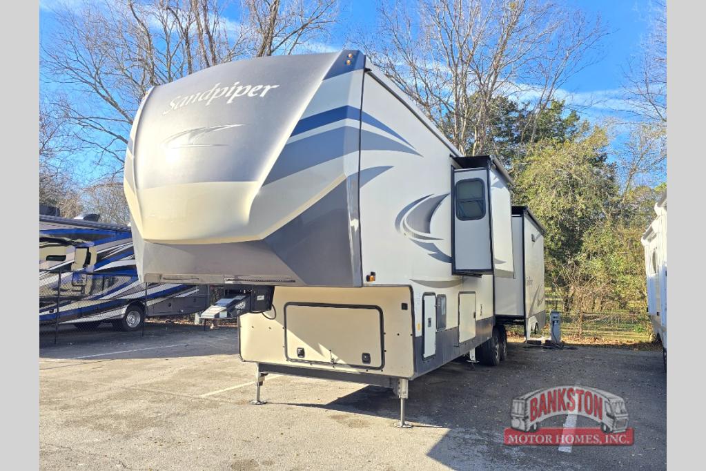 RV listing image