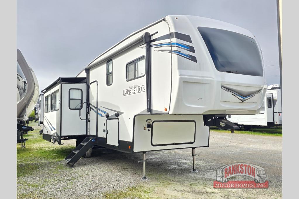 RV listing image