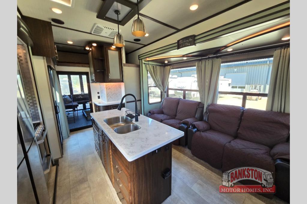 RV listing image