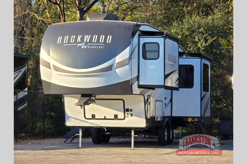 RV listing image