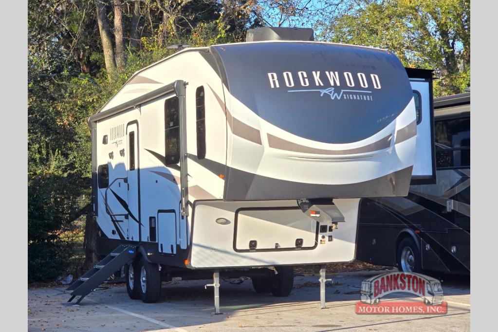 RV listing image