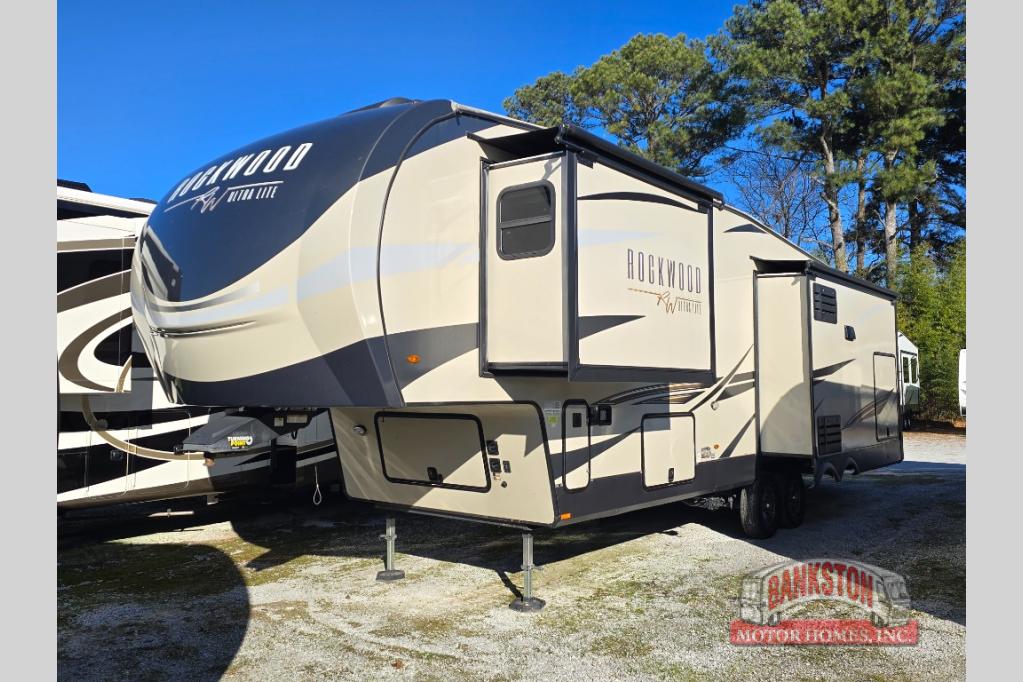 RV listing image