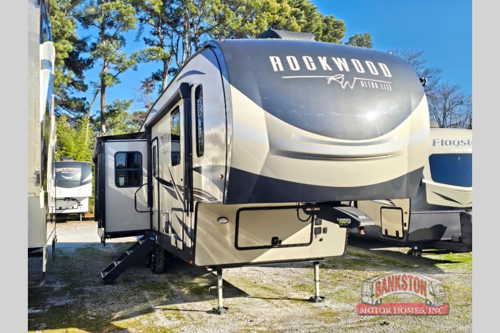 RV listing image