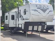 Used 2021 Palomino Puma Unleashed 383DSS image
