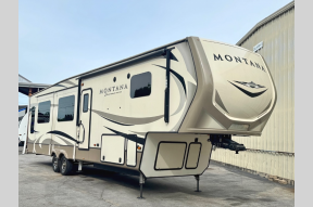 Used 2019 Keystone RV Montana 3561RL Photo