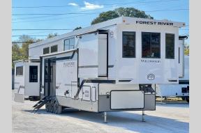 New 2025 Forest River RV Wildwood Heritage Glen Roost 43 Photo