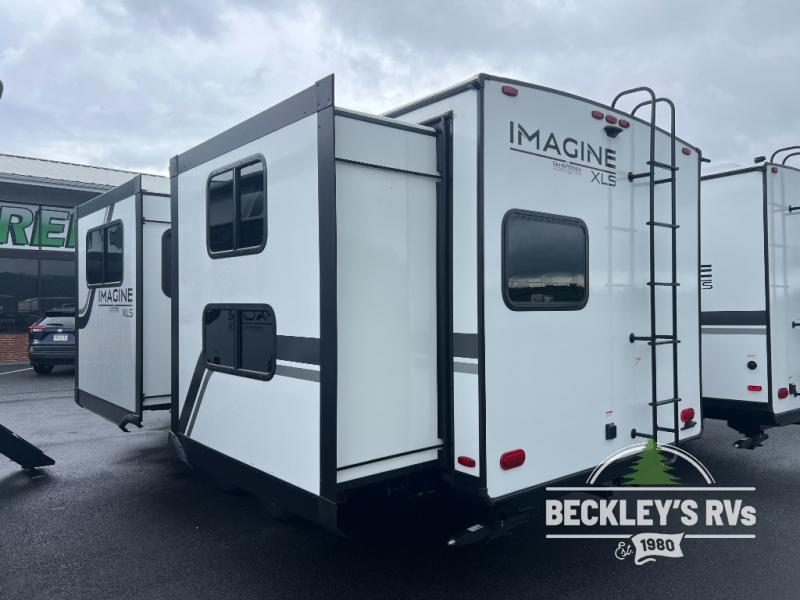 2025 Grand Design Recreational Imagine Narrow Body photo 3