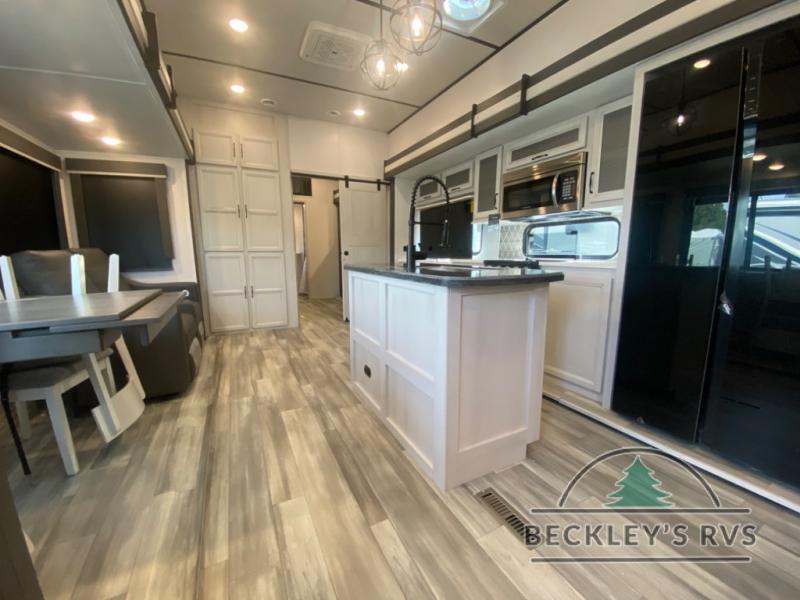 New 2024 Keystone RV Sprinter Limited 3900DBL Fifth Wheel at Beckleys