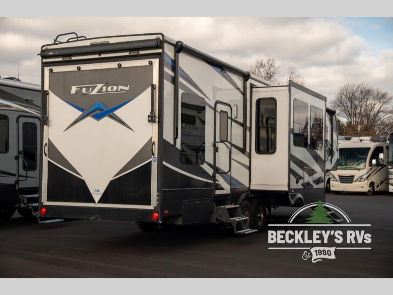 RV listing image
