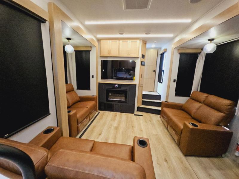 チロル　0527 DuraPlus 6'' 7/12 - 12/12 Roof Flashing - 9050V | Chimney Pipe