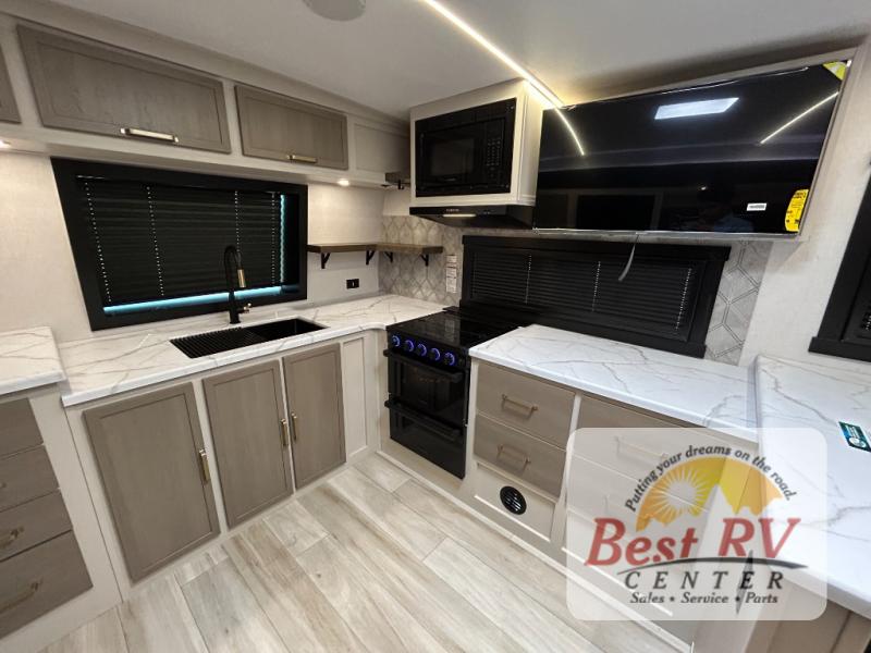 New 2025 Forest River RV Wildwood Heritage Glen 261FKRB Travel