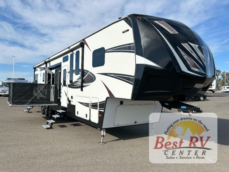 憧れの V4150 Voltage RV Dutchmen 2017 Used Toy Wheel Fifth Hauler 弦楽器