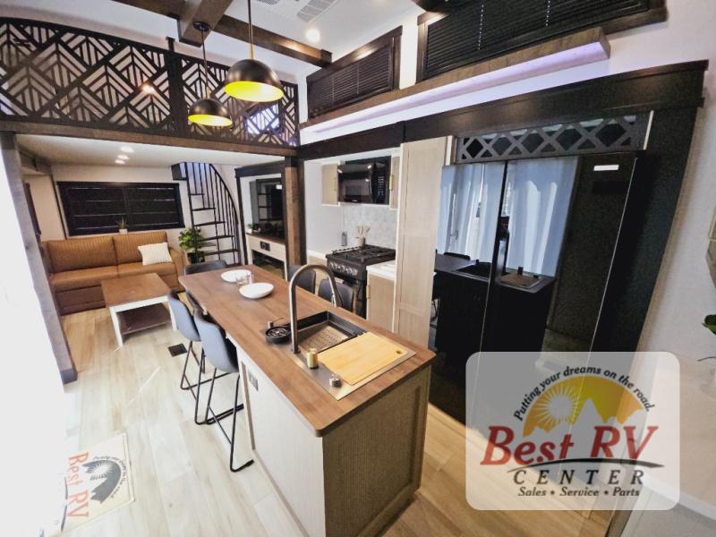 New 2025 Forest River RV Wildwood Heritage Glen ROOST43 Fifth