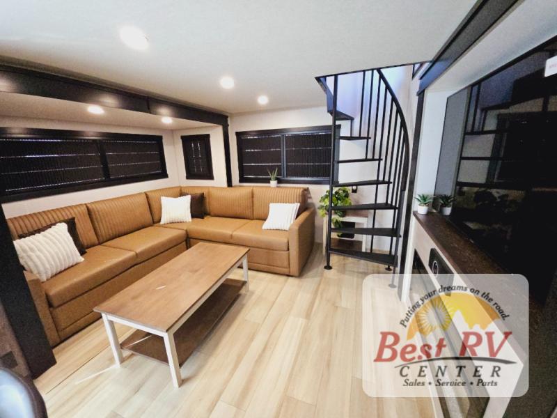 New 2025 Forest River RV Wildwood Heritage Glen ROOST43 Fifth