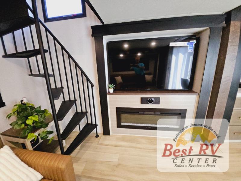 New 2025 Forest River RV Wildwood Heritage Glen ROOST43 Fifth