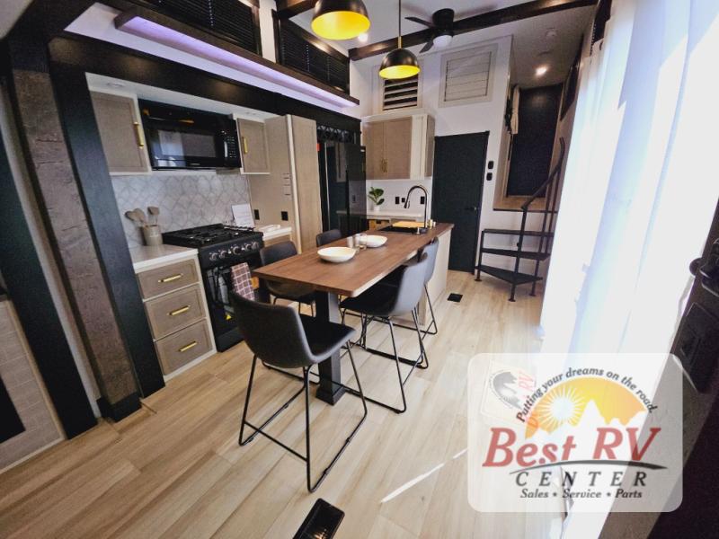 New 2025 Forest River RV Wildwood Heritage Glen ROOST43 Fifth