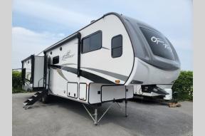 Used 2022 Highland Ridge RV Roamer RF354MBH Photo