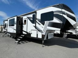 Used 2021 Dutchmen RV Voltage 3915 Photo