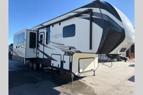 Used 2018 Keystone RV Alpine 3020RE Photo