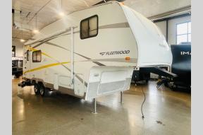 Used 2005 Fleetwood RV Pegasus 255RKS Photo
