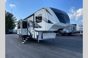 Used 2019 Dutchmen RV Voltage 3655 Photo