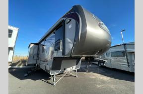 Used 2015 Palomino Columbus F295RL Photo