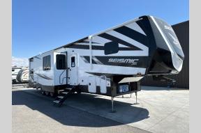 New 2025 Jayco Seismic 399 Photo