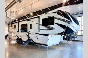 New 2025 Grand Design Solitude 380FL Photo