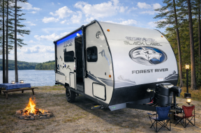 Used 2025 Forest River RV Cherokee Wolf Pup Black Label 16BHSWBL Photo