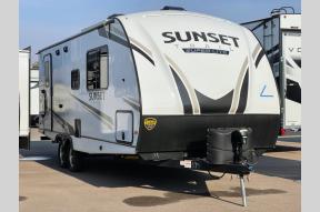 Used 2022 CrossRoads RV Sunset Trail SS212RB Photo